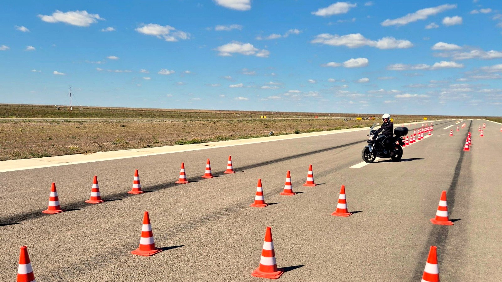 Cursuri perfectionate moto - exercitii cu conuri